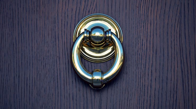 Door Doorknocker Input Metal Old  - SKY-TOM / Pixabay