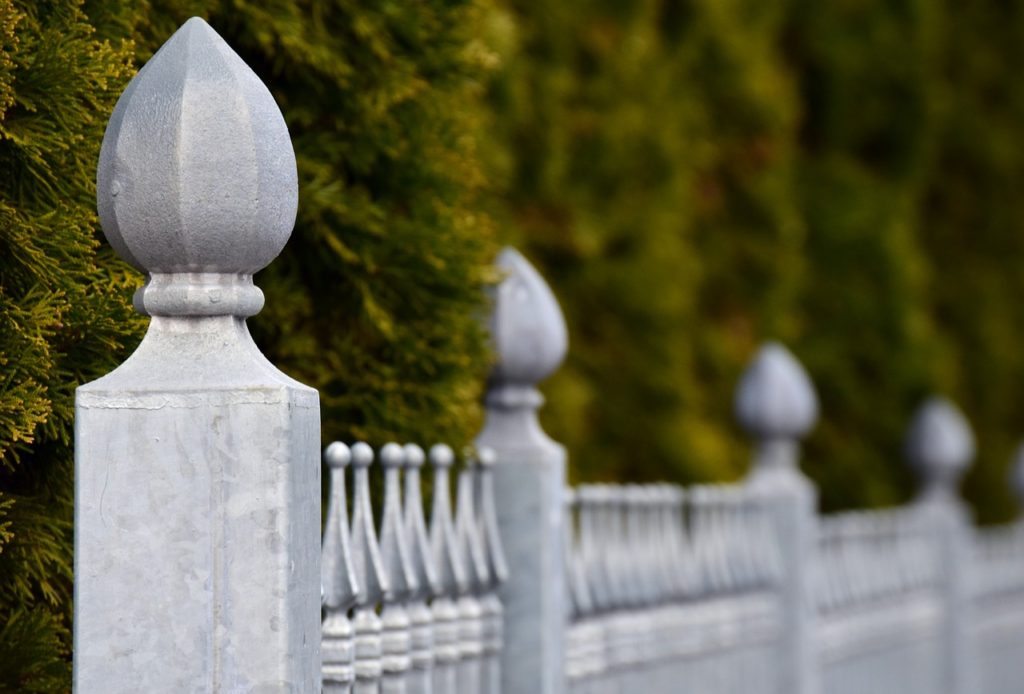 Fence Metal Metal Fence Art - ulleo / Pixabay