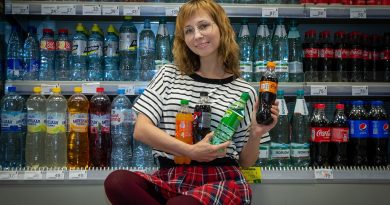 Girl The Drinks Supermarket  - Victoria_Art / Pixabay