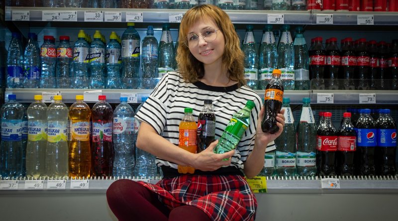 Girl The Drinks Supermarket  - Victoria_Art / Pixabay