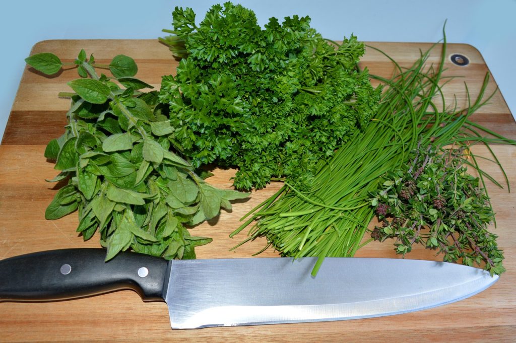 Herbs Cutting Board Knife Parsley - neelam279 / Pixabay
