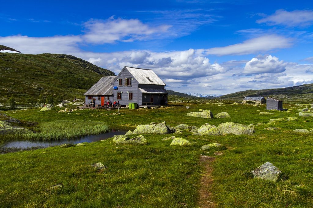 Mountain Cottage Heather Pond - trondmyhre4 / Pixabay
