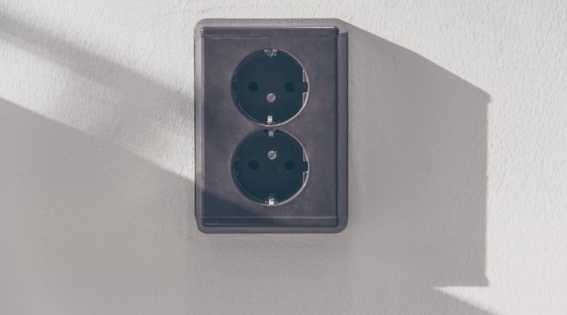 Plug Volt Voltage Electricity - Devanath / Pixabay