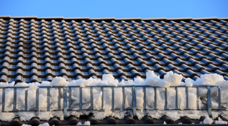 Roof Snow Snow Guard Snow Catcher  - congerdesign / Pixabay
