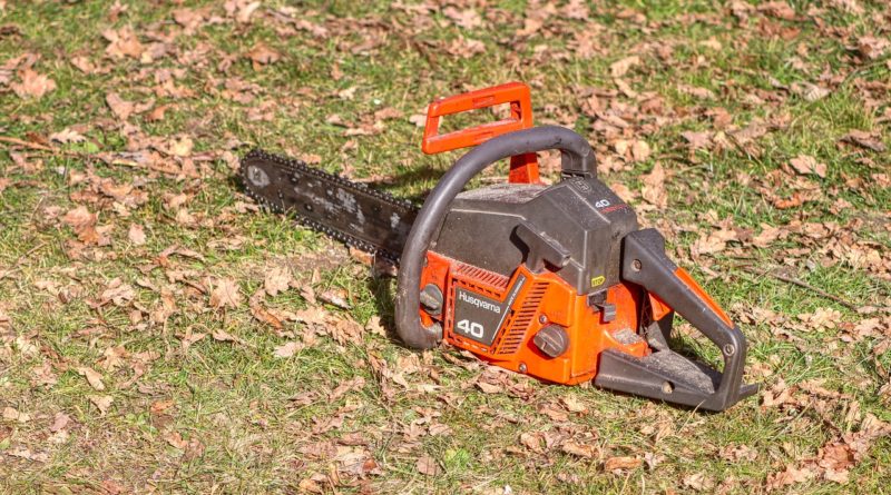Saw Tree Tool Wood Chainsaw - planet_fox / Pixabay