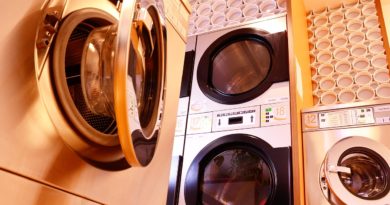 Washing Machine Dryer Launderette  - Ptschinz / Pixabay