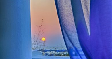 Window Mood Sunset Blue Curtains  - Carola68 / Pixabay