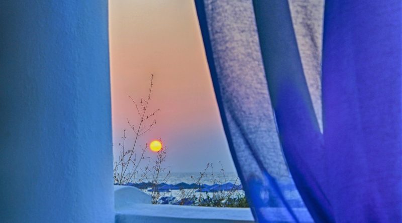 Window Mood Sunset Blue Curtains  - Carola68 / Pixabay