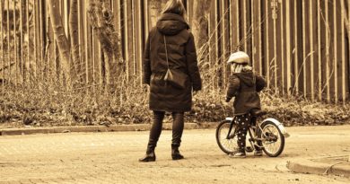 Woman Mother Child Person People  - MabelAmber / Pixabay
