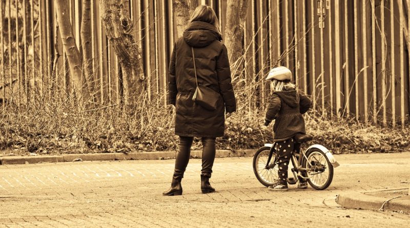 Woman Mother Child Person People - MabelAmber / Pixabay